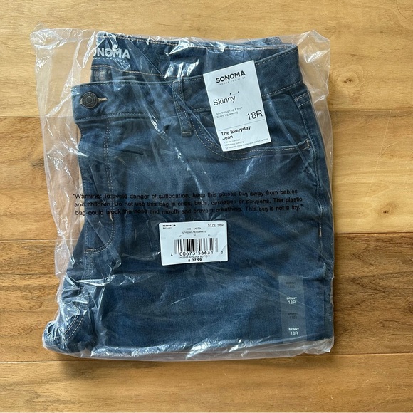 Brand New Women's Stretch Midrise Skinny Jeans, Size 18 Average/Regular, NWT - Picture 2 of 3